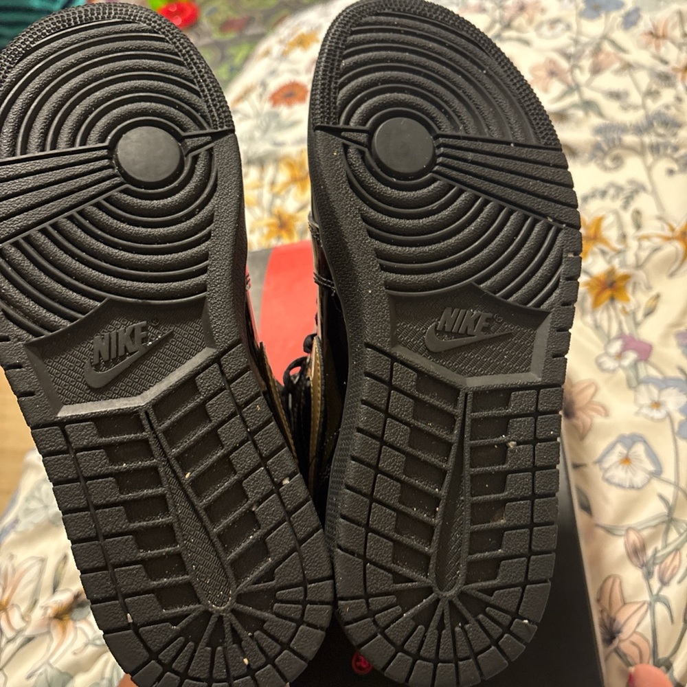 Air Jordan 1 Retro High OG “Black Metallic Gold” – Size 6.5 - Picture 4 of 5